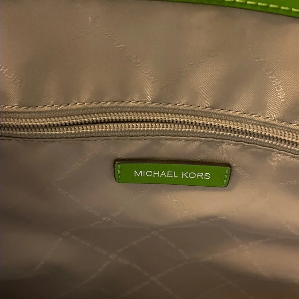 Michael Kors Women's Voyager Large Saffiano Leather Tote Bag - Picture 4 of 6